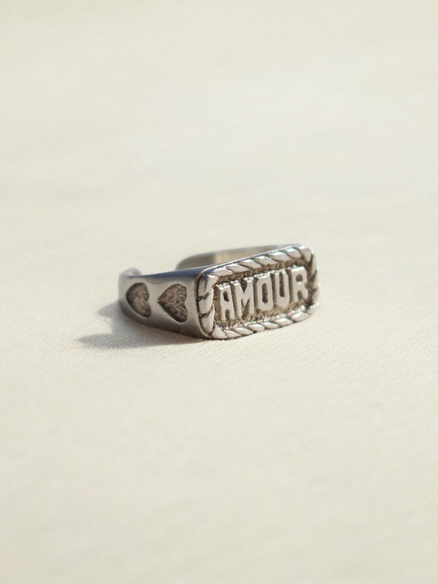 Anillo con palabra amour 