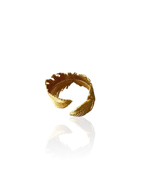 Anillo paume estilo hoja chapado en oro ajustable.